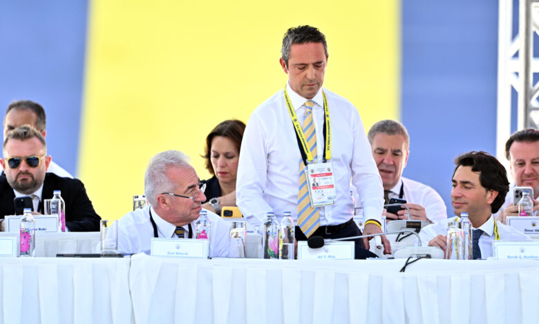 Fenerbahçe Yönetim Kurulu, mali dönemlere ilişkin raporları kongre üyeleri tarafından oylanarak kabul edildi.