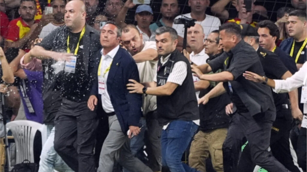 Ali Koç'a saldırının olduğu Göztepe deplasmanında Fenerbahçe 2 puan bıraktı