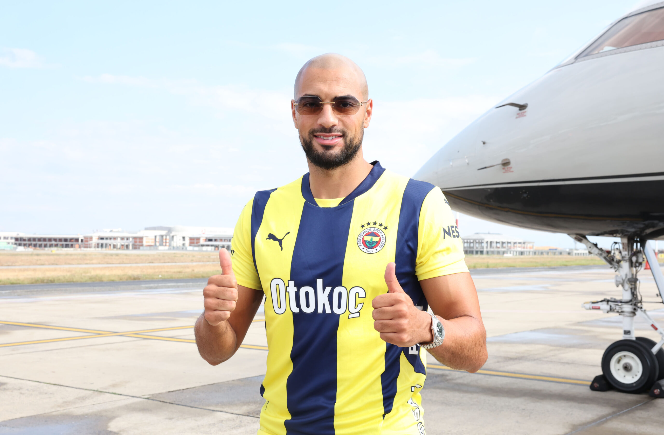 Fenerbahçe'nin, kadrosuna kattığı Faslı futbolcu Sofyan Amrabat, sarı-lacivertli kulübün 117 yıllık tarihindeki 192. yabancı futbolcu oldu.