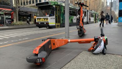 Avustralya'nın Melbourne kentinde güvenlik sebebiyle elektrikli skuterler yasaklandı.