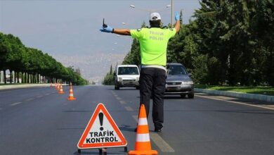 İstanbul Maltepe'de alkollü olarak okul servisi kullanan sürücüye 22 bin 601 lira ceza kesildi.