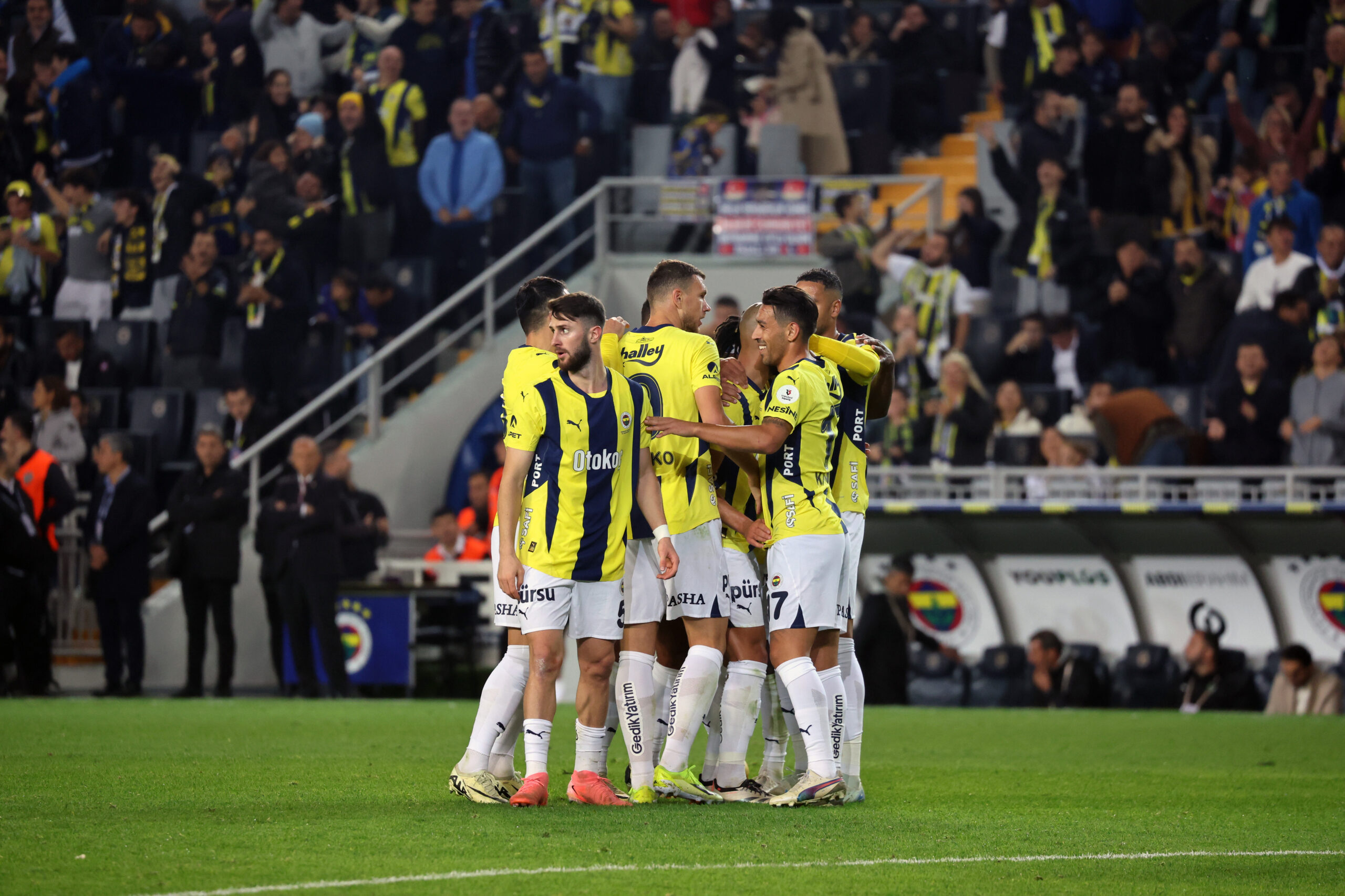 fenerbahcede golculer is basinda scaled