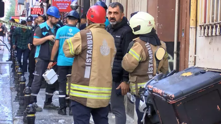 Kadıköy’de 4 katlı bir binada doğalgaz patlaması meydana geldi. Yaşanan olayda bir kişi yaralandı.