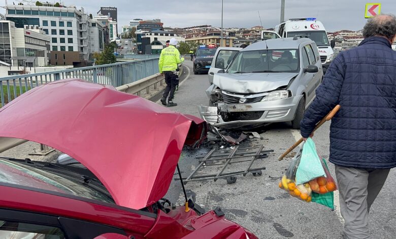 Maltepe Girne Caddesi’nde iki otomobilin kafa kafaya çarpışması sonucu 5 kişi yaralandı.