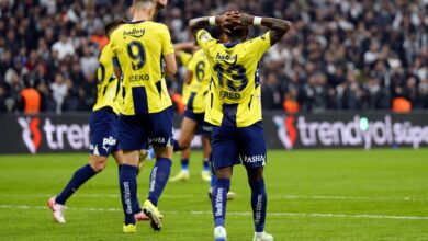 Süper Lig'in ilk yarısını 36 puanla tamamlayan Fenerbahçe, geçen sezonun aynı dönemine göre 7 puan daha az topladı.