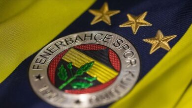 Fenerbahçe, Başakşehir maçında sakatlanan Rodrigo Becao'nun ön çapraz ve yan bağlarında total yırtık tespit edildiğini açıkladı.