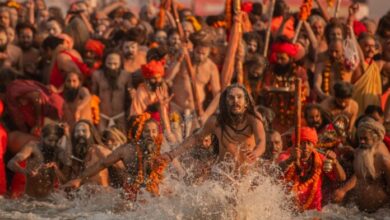 Hindistan’ın kutsal Ganj Nehri kıyılarında, 144 yılda bir düzenlenen Maha Kumbh Mela başladı. Etkinlik 45 gün sürecek.