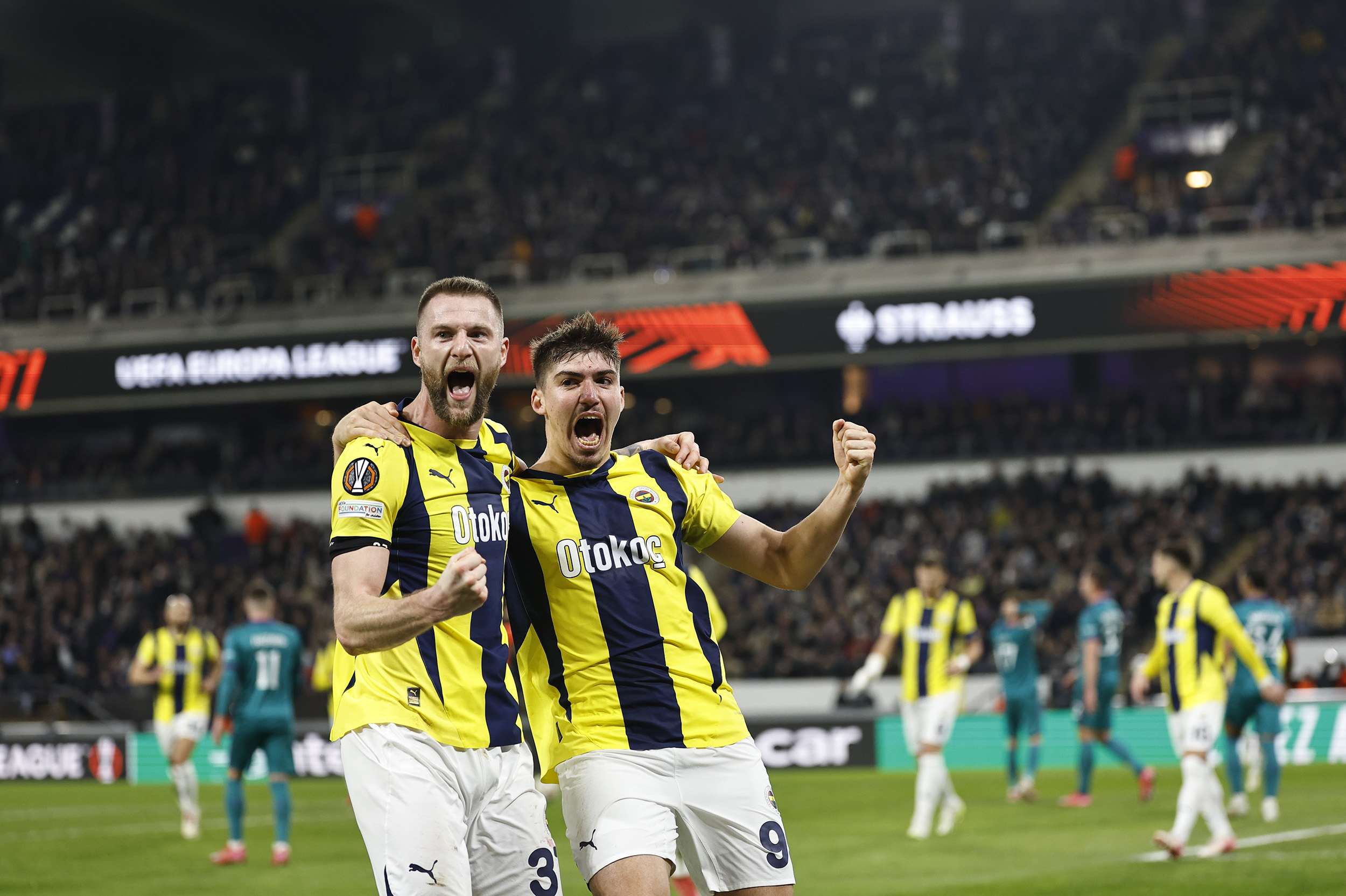 Fenerbahçe, deplasmanda Belçika ekibi Anderlecht ile 2-2 berabere kalarak adını son 16 turuna yazdırdı.