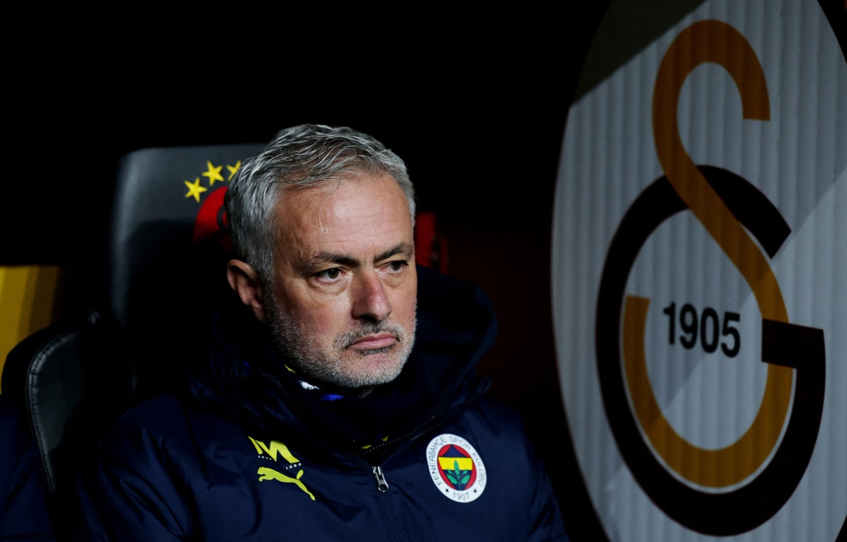 Fenerbahçe Teknik Direktörü Jose Mourinho’nun Galatasaray derbisinin ardından yaptığı açıklamalar büyük tartışma yarattı.