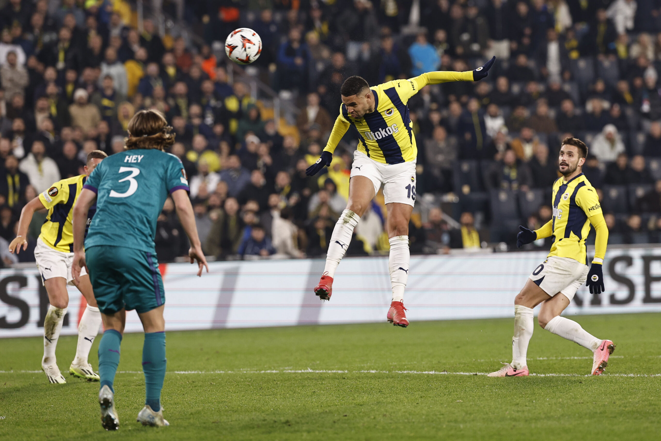 Fenerbahçe, Anderlecht’i 3-0 mağlup ederek rövanş öncesi avantaj sağladı. Jose Mourinho, rövanş maçı için temkinli konuştu.