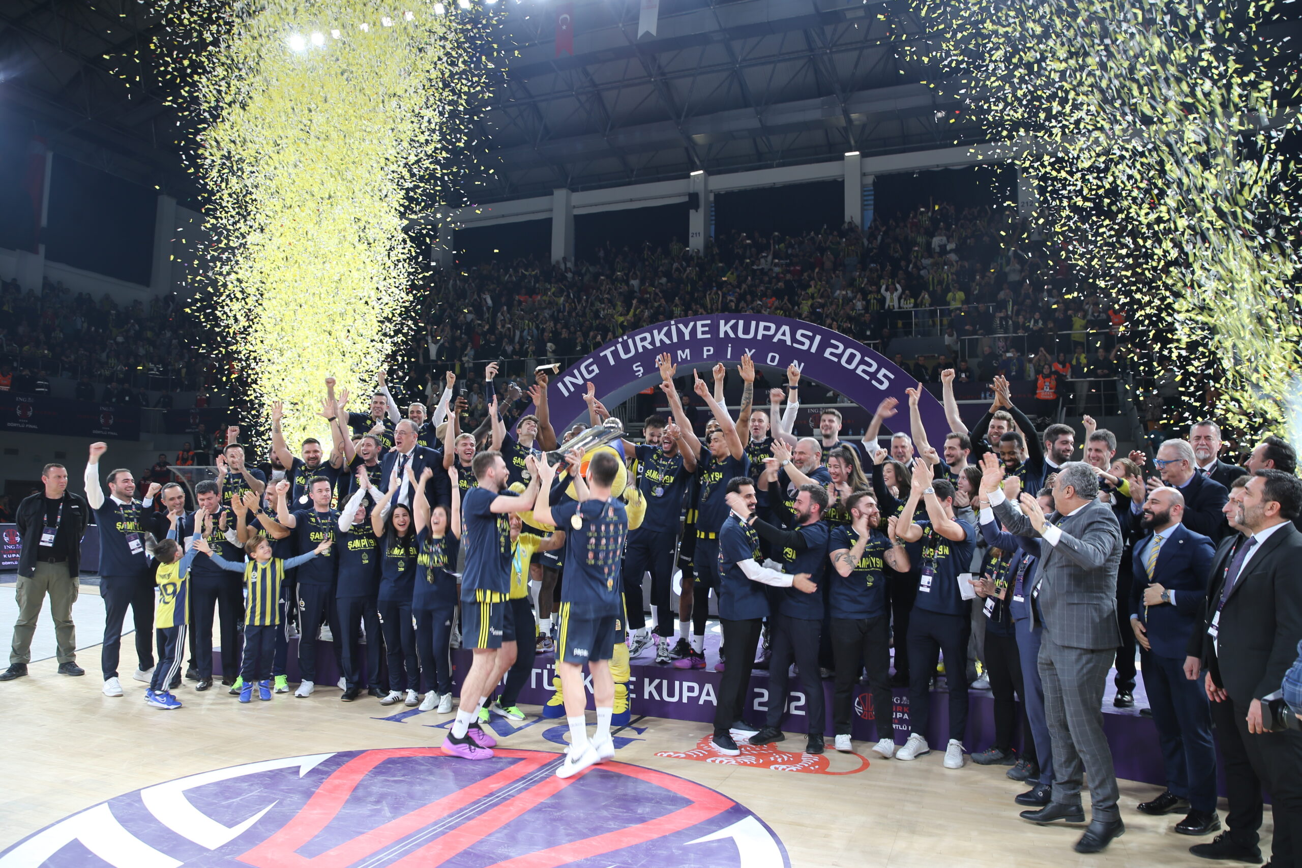 Fenerbahçe Beko, ING Türkiye Kupası finalinde Beşiktaş Fibabanka’yı 104-81 mağlup etti ve kupanın sahibi oldu.