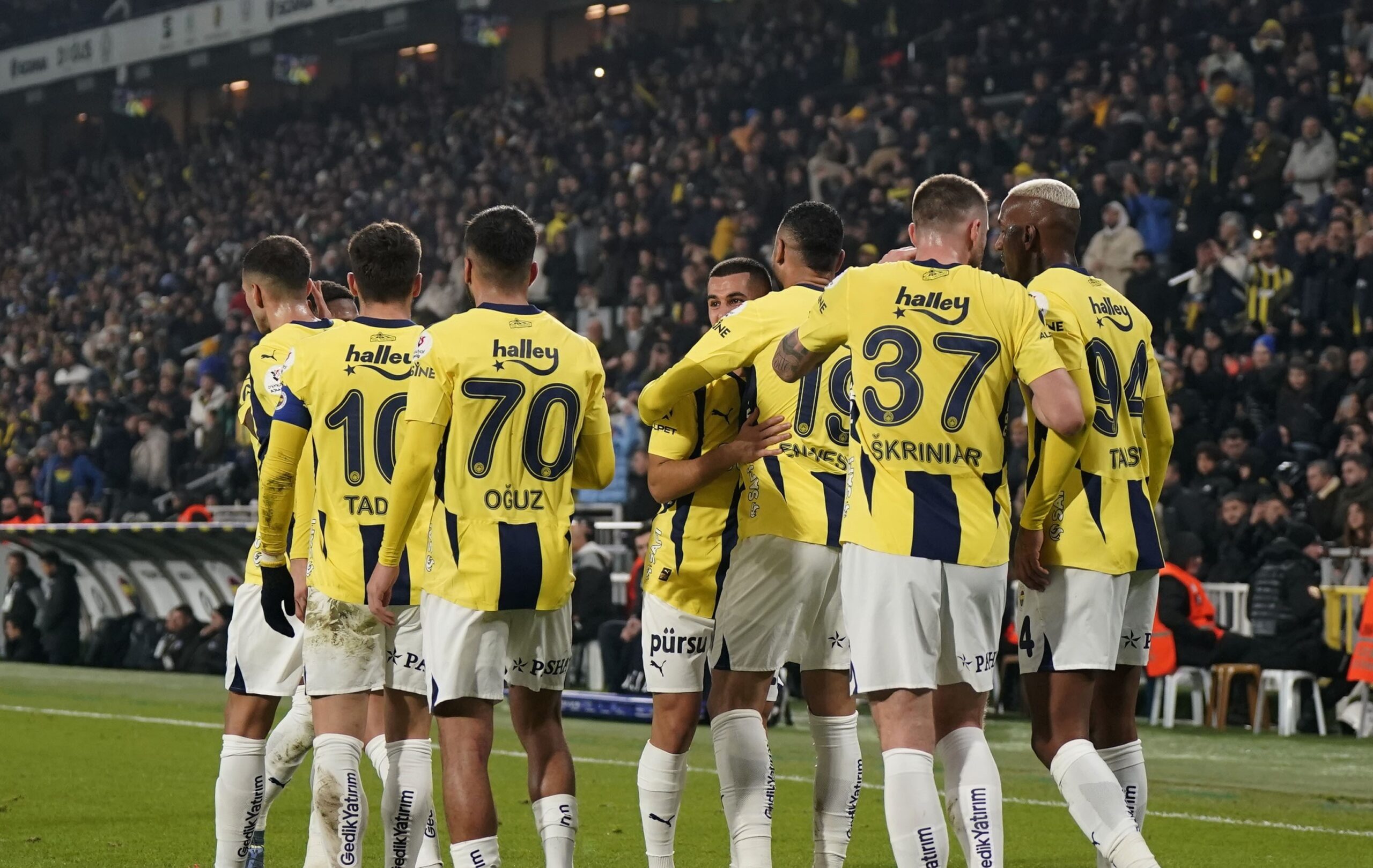 Trendyol Süper Lig'in 26. haftasında Fenerbahçe, sahasında Antalyaspor’u konuk edecek. Jose Mourinho bu maçta cezası sebebiyle tribünde olacak