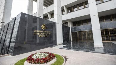 Türkiye Cumhuriyet Merkez Bankası (TCMB), döviz akışını dengelemek amacıyla TL uzlaşmalı vadeli döviz satım işlemlerine başladığını duyurdu.