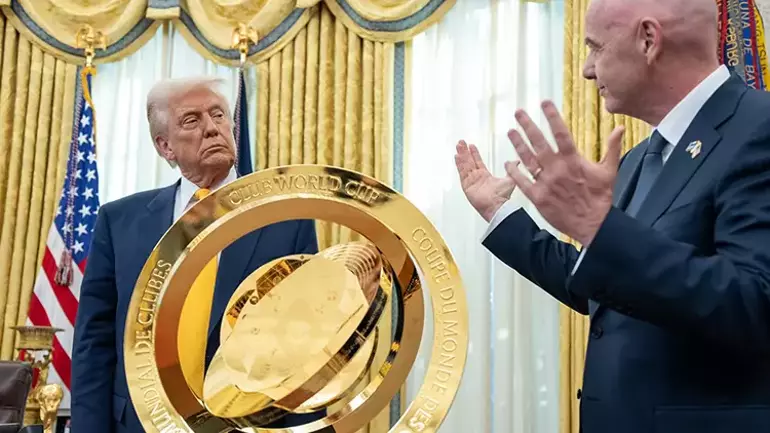 Donald Trump ve FIFA Başkanı Gianni Infantino, bu yaz ABD'de düzenlenecek 2025 FIFA Kulüpler Dünya Kupası’nı Beyaz Saray’da tanıttı.